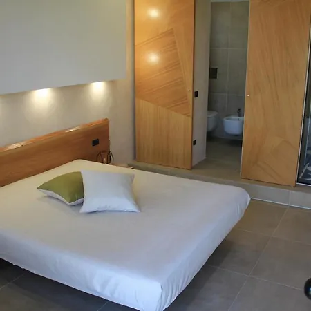 Punta Bianca & Experience Bed & Breakfast *